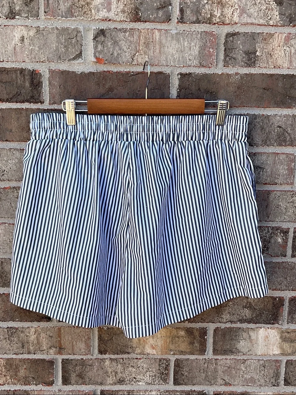 Take 50% OFF-Women’s Gray and White Striped Elastic Waist Shorts, Size-2XL